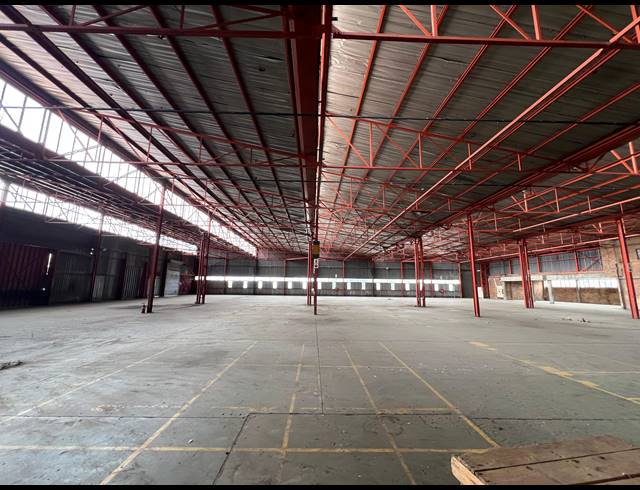 2,494M² WAREHOUSE TO LET IN FACTORIA